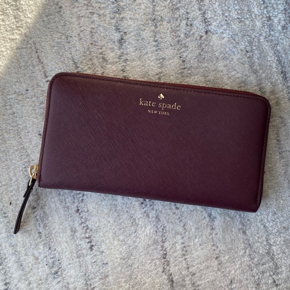 EUC KATE SPADE | Maroon Continental Wallet - Picture 2 of 7